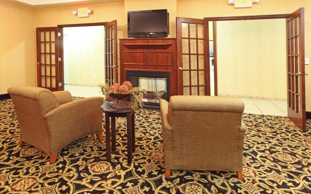 Holiday Inn Express Hotel & Suites Clarksville, an IHG Hotel