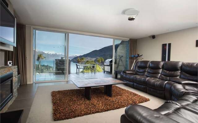 Downtown Queenstown Apartment