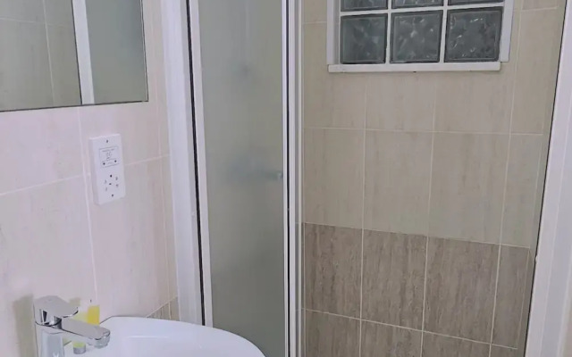 118 LCA - Stay White Petals Apartment