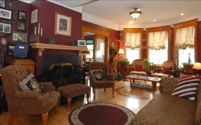 Phoenix House B&B