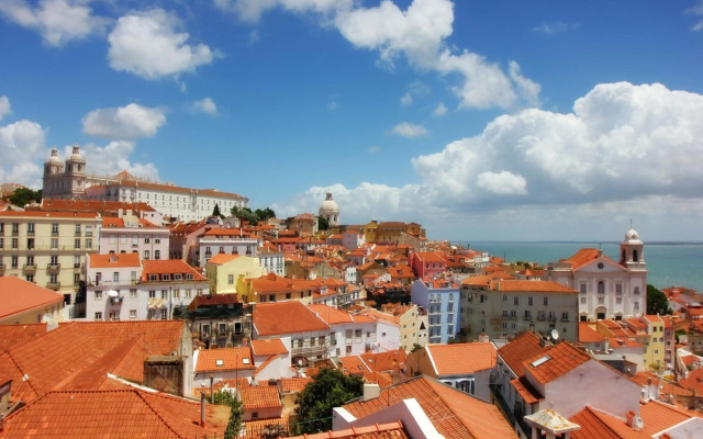 Charming Apartment in Private Condominium at Graça