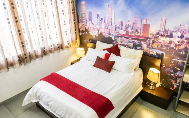12 Decades Art Hotel