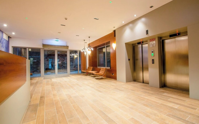 Waterlane Island Deluxe 5B by GrandApart