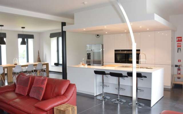 Cozy Farmhouse in Gesves with Covered Terrace