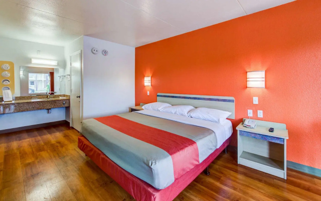 Motel 6 Norfolk, VA