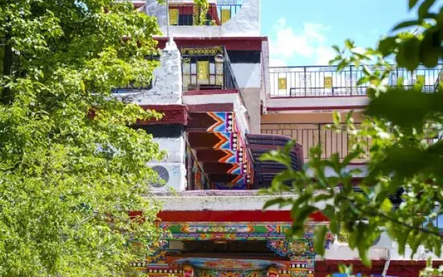 Rubu Jingyi Mountain Residence Homestay