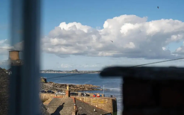 Seaview-2br-sleeps5-cottage-fastwifi-woodburner