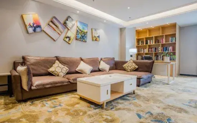 Auchan Yijing Hotel (Guanxian Branch)
