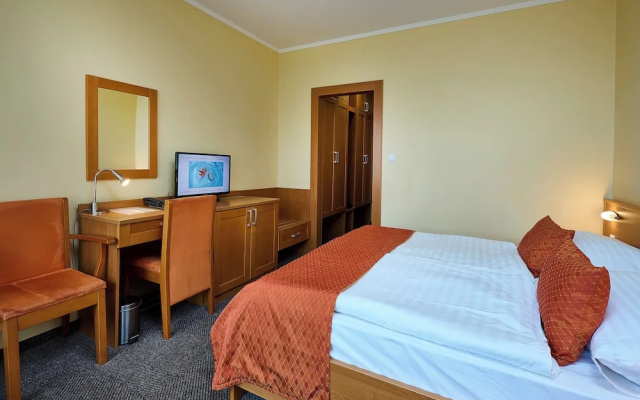 Standard Double room with balcony (full double bed) (bed type is subject to availability)