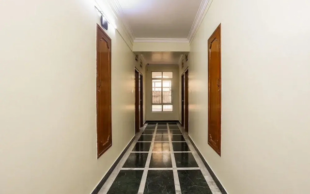 OYO 17056 Hotel Chandra Palace