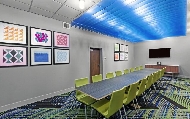 Holiday Inn Express & Suites Chanute by IHG