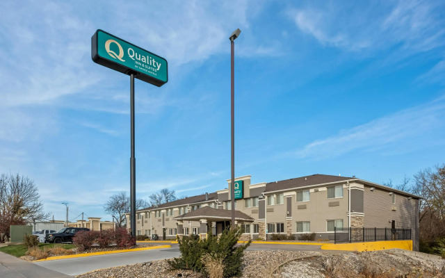 Quality Inn & Suites Des Moines Airport