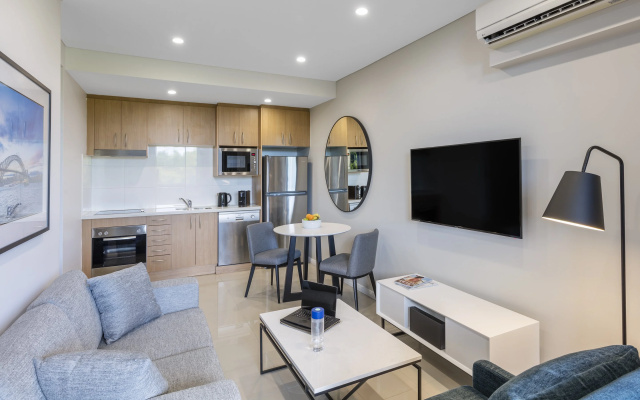 Meriton Suites Waterloo – Guest Rooms – Sydney