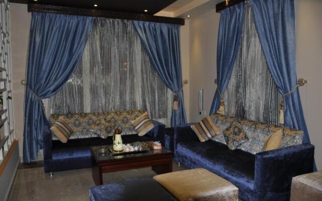 Al Bustan Crown Hotel 2