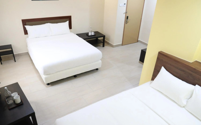 Capital O 90897 Island City Hotel