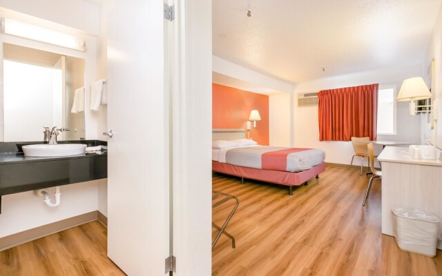 Motel 6 Minneapolis Airport - Mall of America