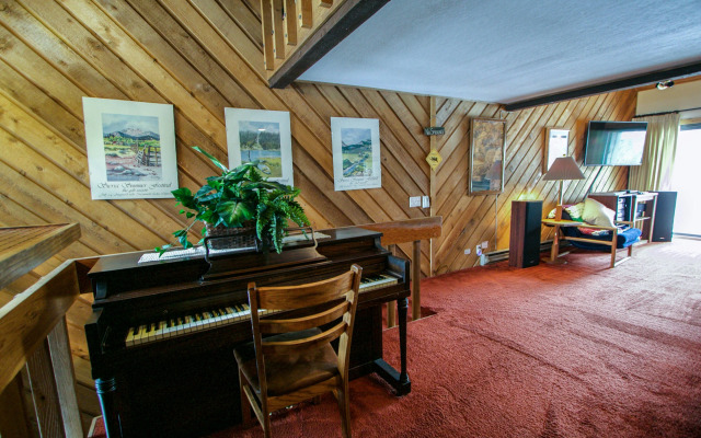 Snowcreek II #308 Condo