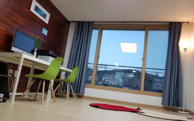 BUZZ Guesthouse