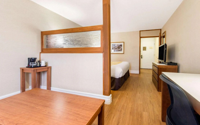 Quality Inn & Suites Gatineau