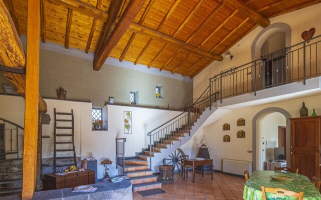 Al Palmento - Ancient Sicilian Millstone at the Foot of Etna