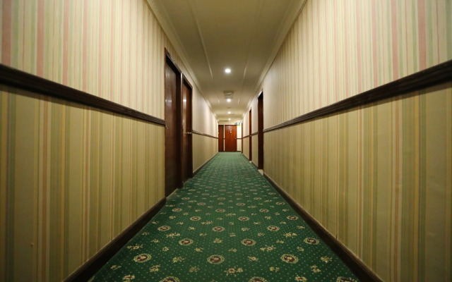 OYO 112 Semiramis Hotel