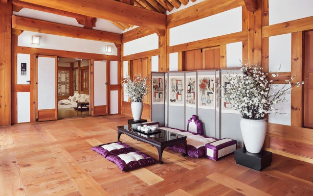 Hanok stay NAMWONYECHON by Kensington