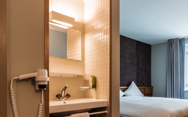 Hotel 3 Könige & Post – Guest Rooms – Andermatt