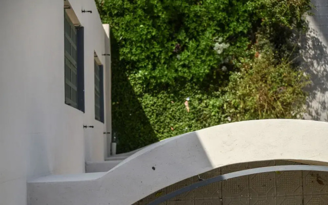 Artistic 2BD Apt w Balcony on Montefiore