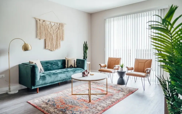 Bright Stylish 2BR Apt in Oak Brook