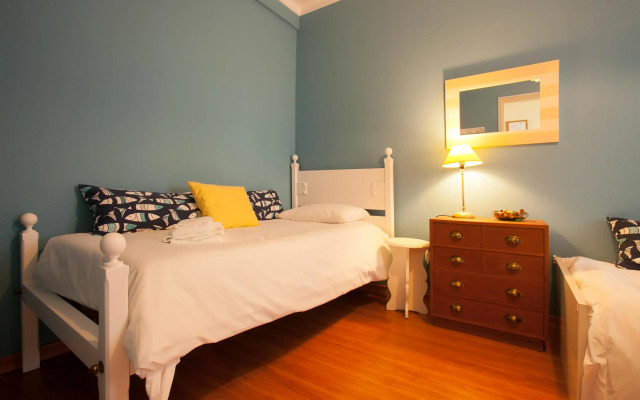 Ericeira Chill Hill Hostel & Private Rooms - Peach Garden