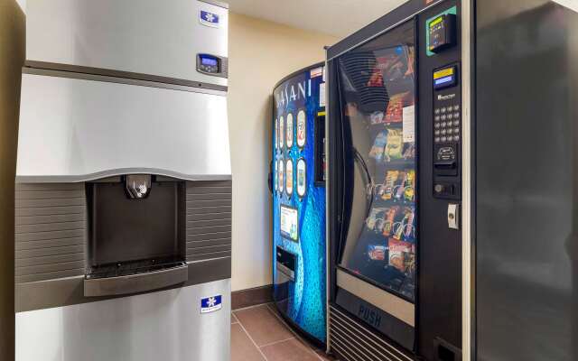 Comfort Inn & Suites Macon North I-75