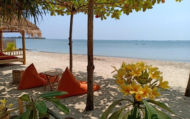 Coconut Lodge