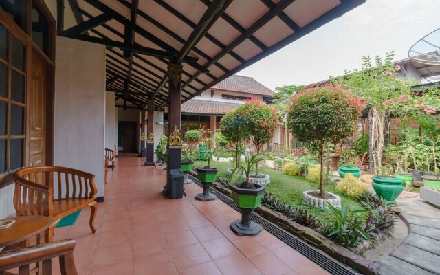 Wisma Jaya by RedDoorz