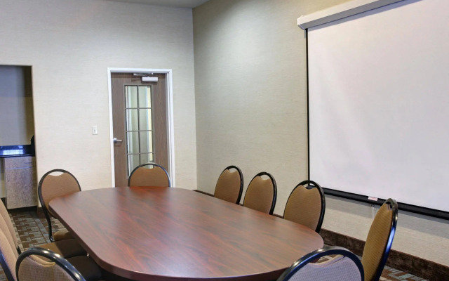 Spark by Hilton Selma