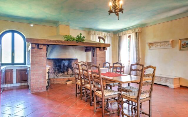 Majestic Farmhouse in San Vivaldo with Swimming Pool