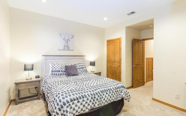 Elkhorn Townhome 1947 Townhouse