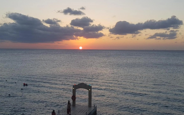 Villa Segovia @ Landmark by the Sea