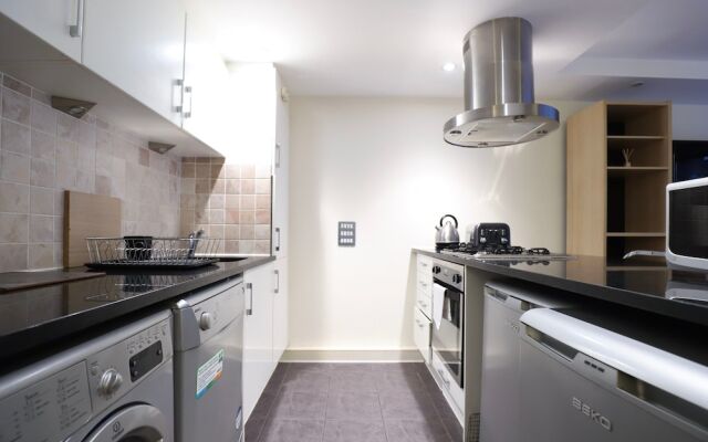 Modern 2 Bedroom Apartment