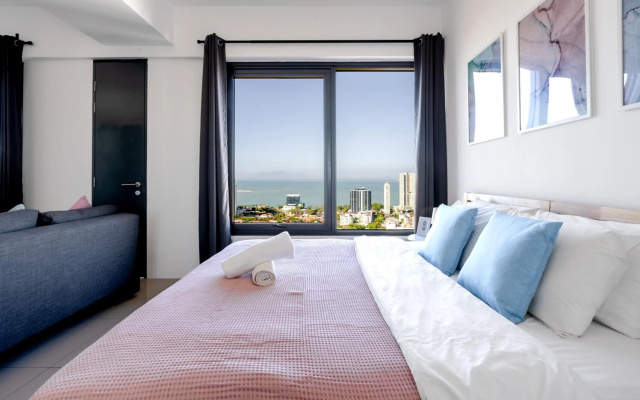 MUJI B&W Studio - Seaview at 218 Tropicana NEAR Komtar Food Heaven Heritage with Netflix – Guest Rooms – George Town