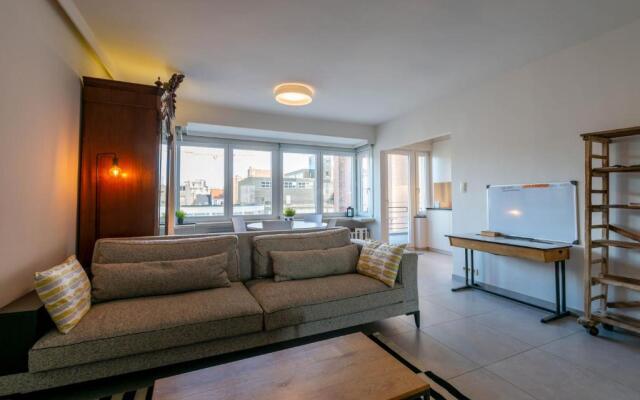 Modern Apartment with Free Parking