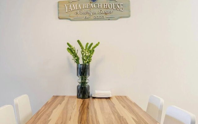 Gugel Waves Seaview 4BR Family Aparts