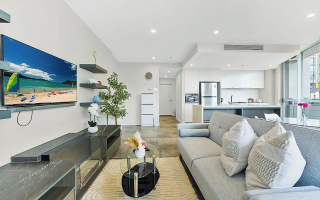 Kozyguru | Mascot | 2 Bed Apt + Free Parking