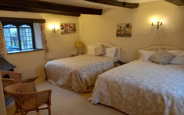 Bickleigh Castle Hotel