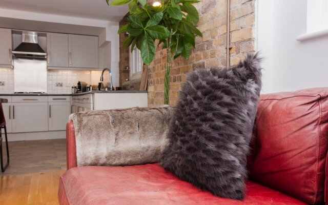 2 Bedroom Flat near Canary Wharf Sleeps 4
