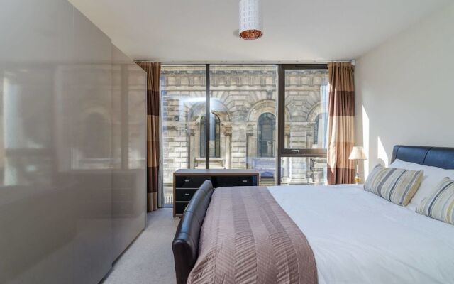 Custom House Square: Cathedral Quarter
