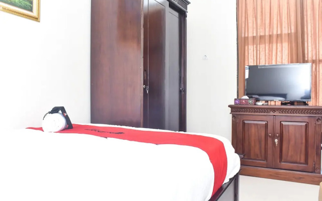 RedDoorz Syariah near Gelora Delta Sidoarjo 2