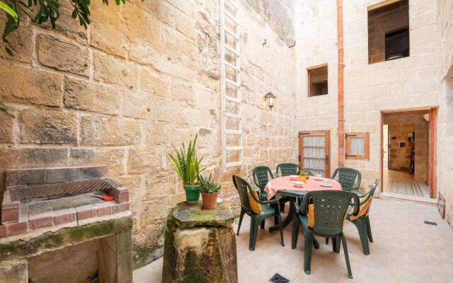 "3 Bedroom House of Character in Rabat Near Mdina"