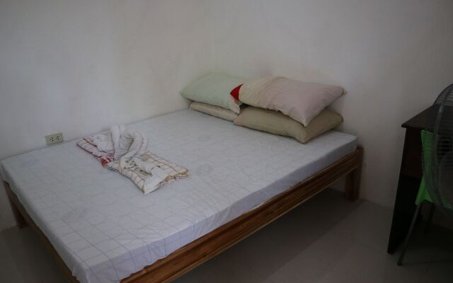 Charm Guest House - Hostel