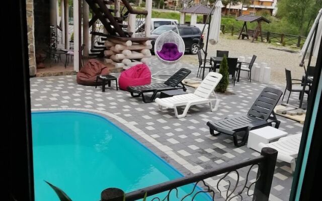 Whiteberry Hotel