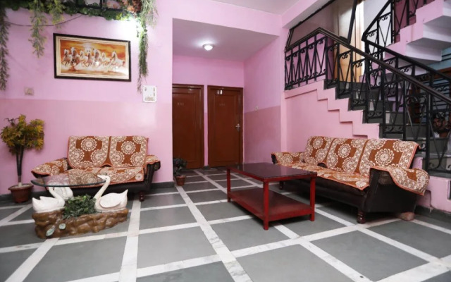 Oyo 18393 Chandra Guest House